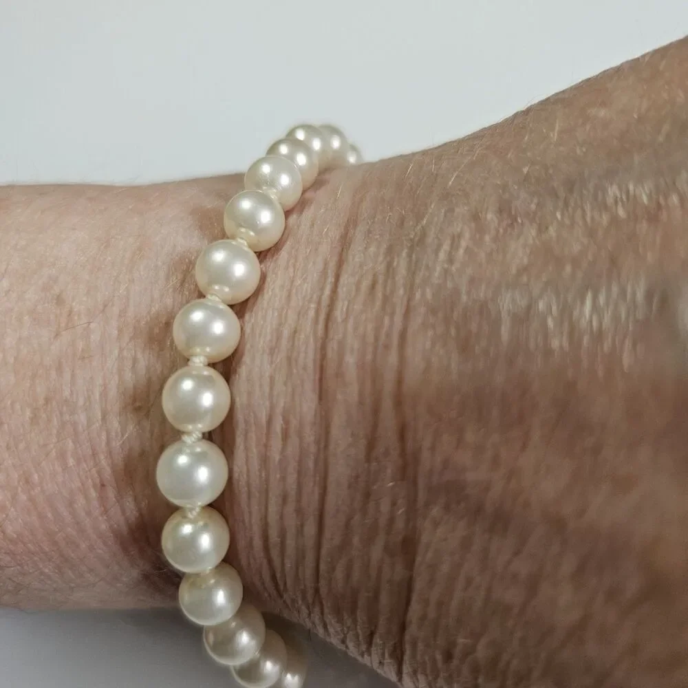 Vintage ROC Cream Colored Faux Pearl Bracelet 7